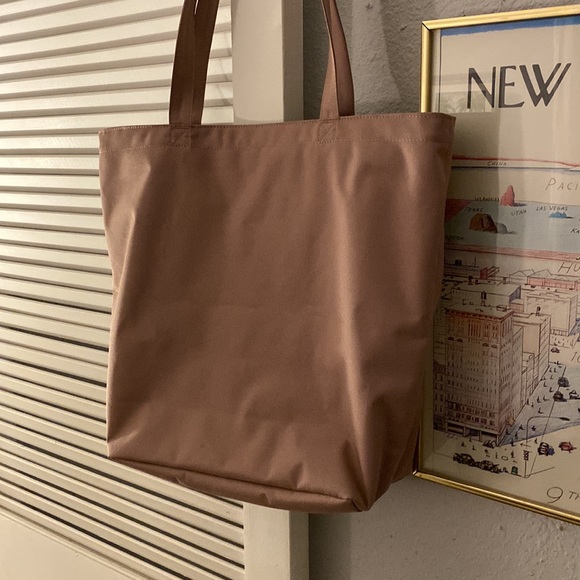 Herschel Mica Tote Like New - Picture 3 of 6